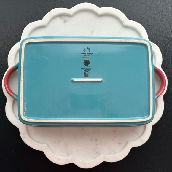 Hello Kitty Retangular Snow Globe Bakeware - Picture 2 of 2